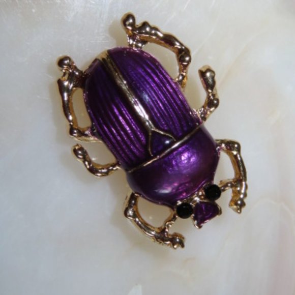 Purple SCARAB Beetle Brooch Enamel & Gold Tone Alloy (K378) - Picture 2 of 4